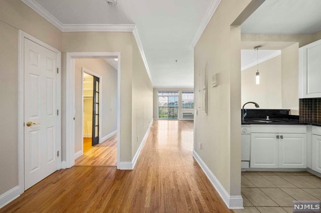1100 River Rd, Edgewater, NJ 07020-1314