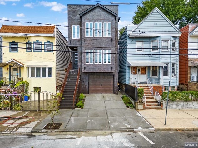 58 Gates Ave, Jersey City, NJ 07305