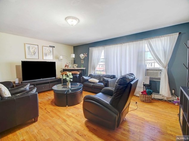 508 Davis Ave, Kearny NJ 07032-3402 exterior