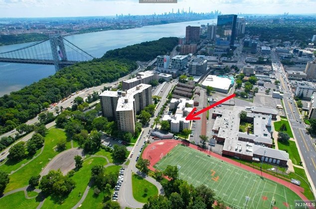 2215 N Central Rd #3c, West Fort Lee, NJ 07024