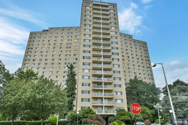 377 Harrison St, East Orange, NJ 07018-1218