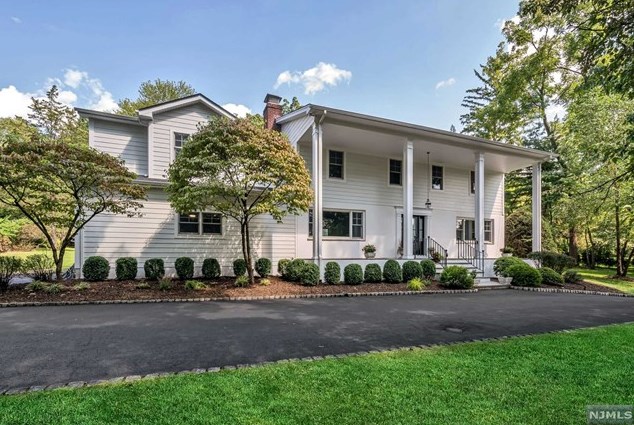 943 Saddle River Rd, Ho Ho Kus, NJ 07423-1318