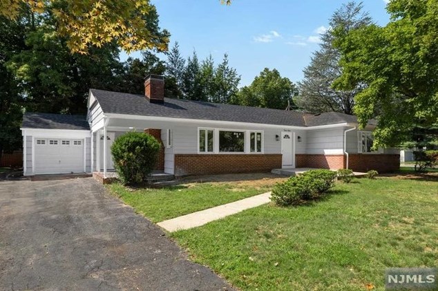 43 Stever Ave, Hillsdale, NJ 07642