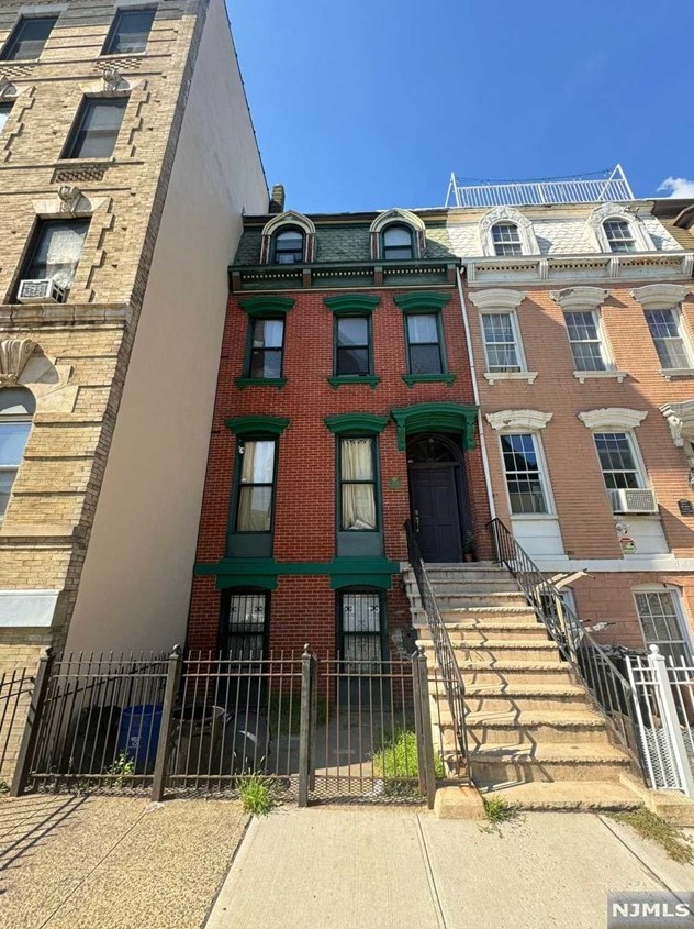 832 Grand St, Jersey City NJ  07304-2815 exterior