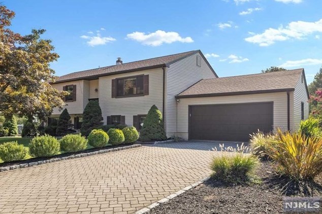 40 Wicks Dr, Harrington Park, NJ 07640