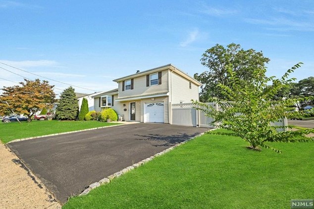 250 Cambridge Ave, Saddle Brook, NJ 07663