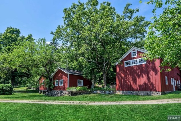 21 Breakneck Rd, Oakland, NJ 07436