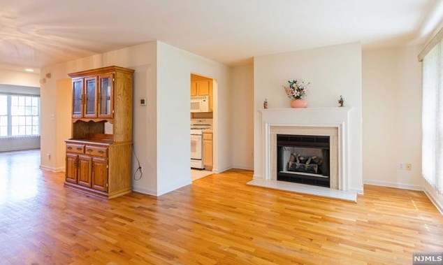 203 Grand Ridge Dr, Ridgefield, NJ 07657