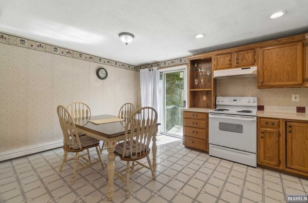 10 Tall Oaks Dr, Hardyston NJ 07419-2022 exterior