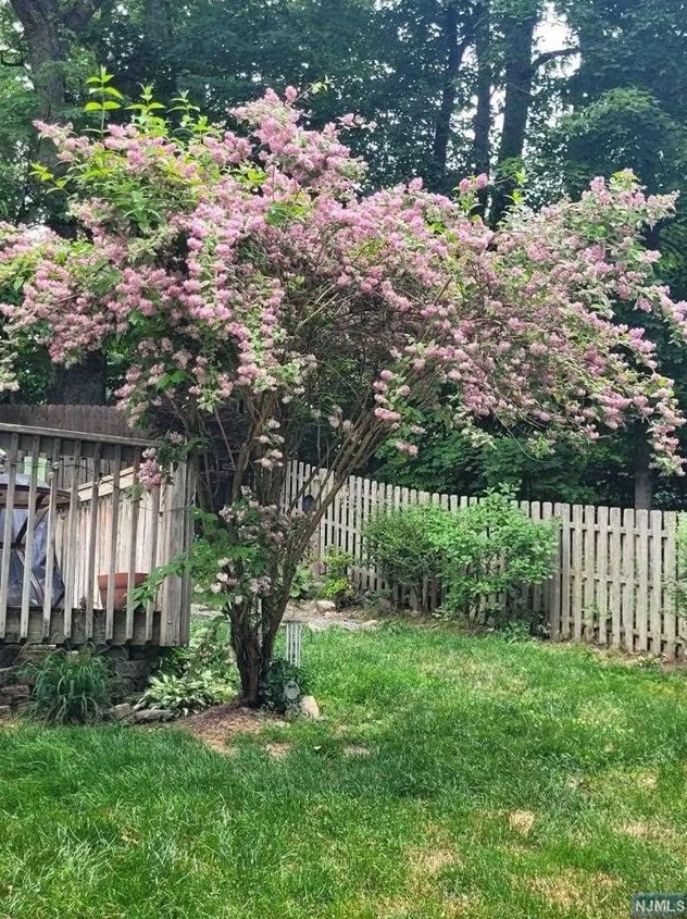 10 Tall Oaks Dr, Hardyston NJ 07419-2022 exterior