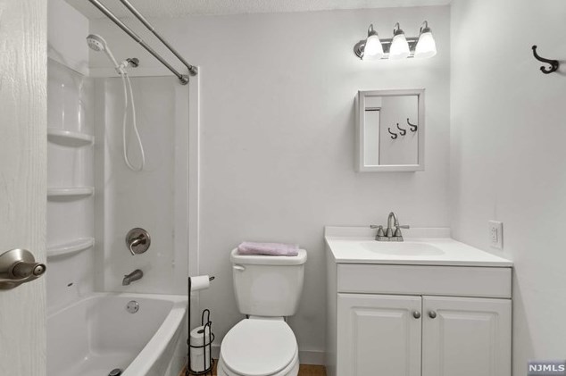 10 Tall Oaks Dr, Hardyston NJ 07419-2022 exterior