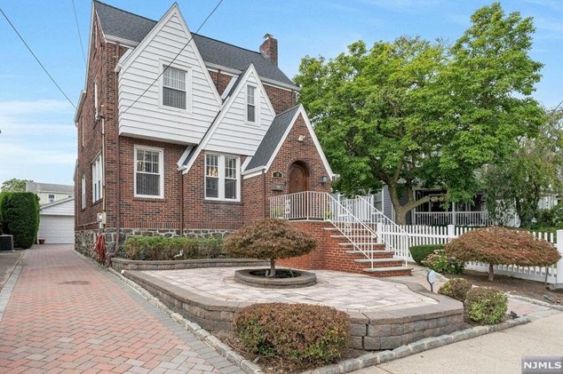 38 Grant Ave, Cliffside Park, NJ 07010-3107