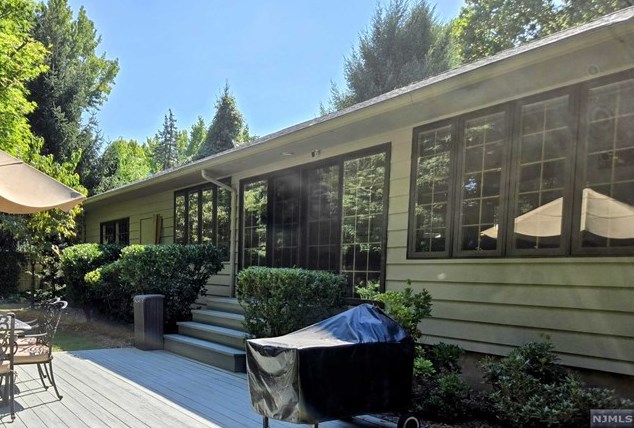 90 Lylewood Dr, Tenafly, NJ 07670