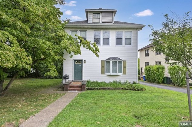 26 S Farview Ave, Paramus, NJ 07652