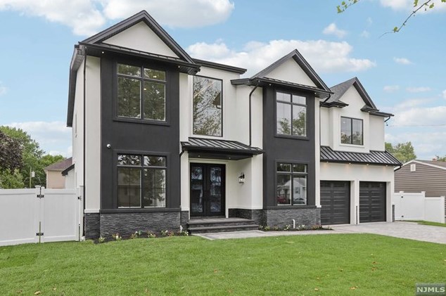 184 Cleenput Terrace, Paramus, NJ 07652