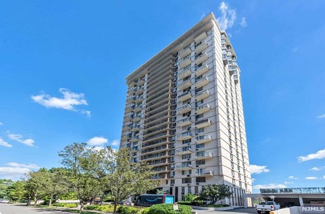 160 Overlook Ave, Hackensack NJ  07601-2203 exterior