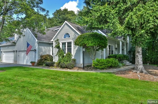 96 Worcester Drive, Wayne, NJ 07470
