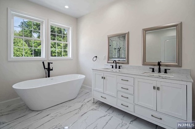 298 Gorden Dr, Paramus, NJ 07652
