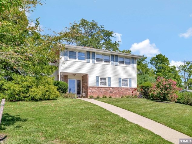 14 King Ct, Wayne, NJ 07470