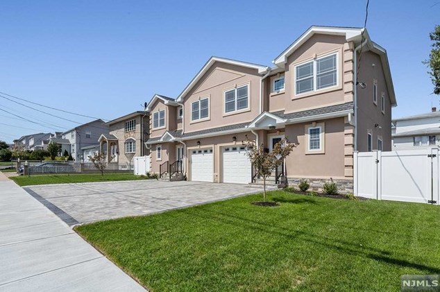 205-207 Philip Ave, Elmwood Park, NJ 07407