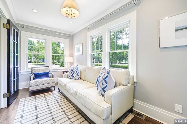 162 Pleasant Ave, Ridgewood NJ  07450-3525 exterior