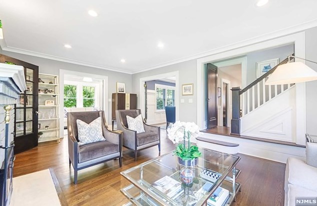 162 Pleasant Ave, Ridgewood NJ  07450-3525 exterior