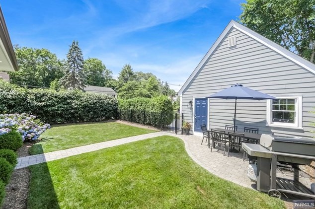 162 Pleasant Ave, Ridgewood NJ  07450-3525 exterior