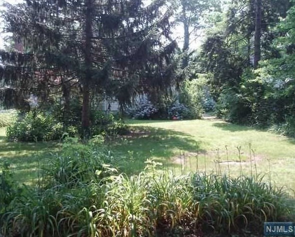 216 Circle Ave, Ridgewood, NJ 07450-5207