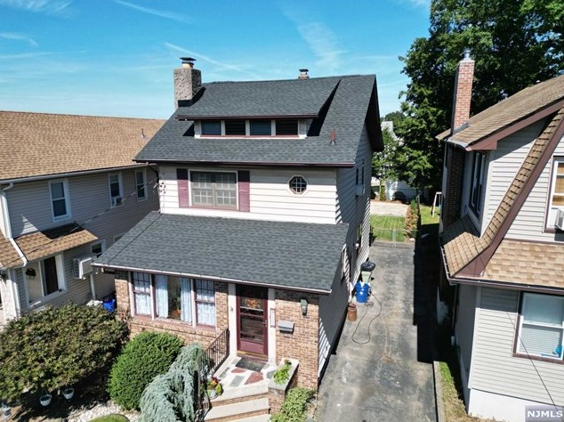 221 Tontine Ave, Lyndhurst, NJ 07071-1819