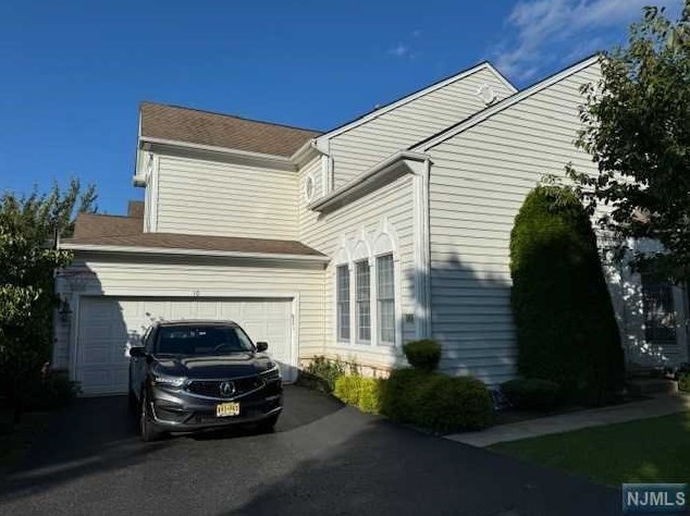 10 Mulberry Ct, Paramus, NJ 07652