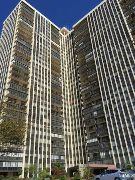 300 Winston Dr, Cliffside Park NJ 07010-3237 exterior