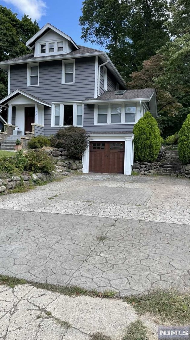 22 Cedar St, Hillsdale, NJ 07642