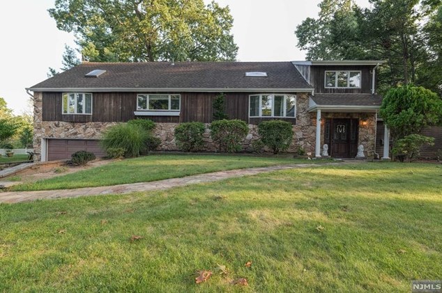 602 Gladys Ct, Rockleigh, NJ 07647