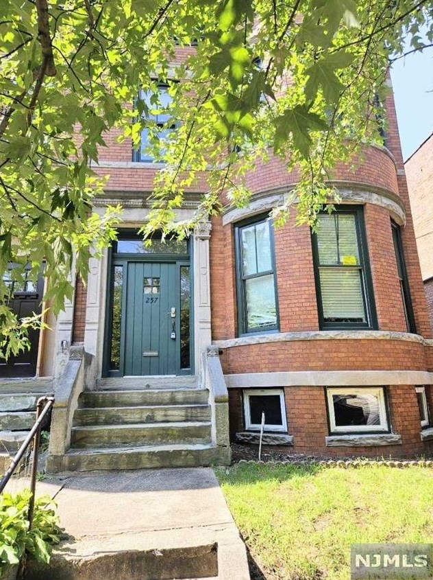 257 Woodlawn Ave, Jersey City, NJ 07305