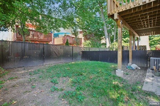 418 Columbia Ave, Cliffside Park NJ 07010-3018 exterior