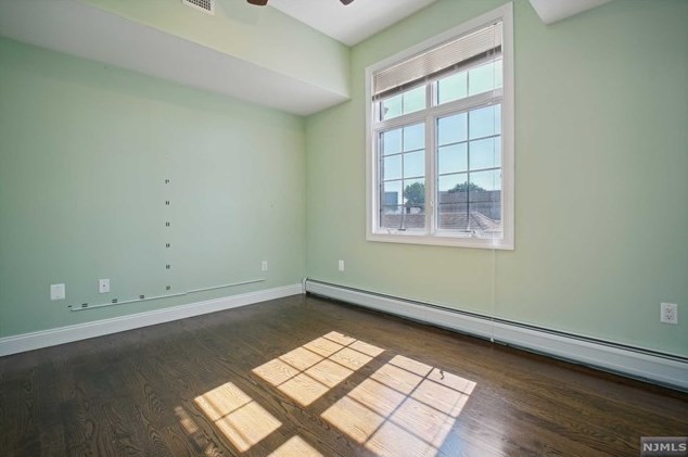 418 Columbia Ave, Cliffside Park NJ 07010-3018 exterior