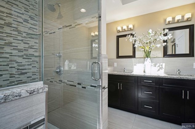 418 Columbia Ave, Cliffside Park NJ 07010-3018 exterior