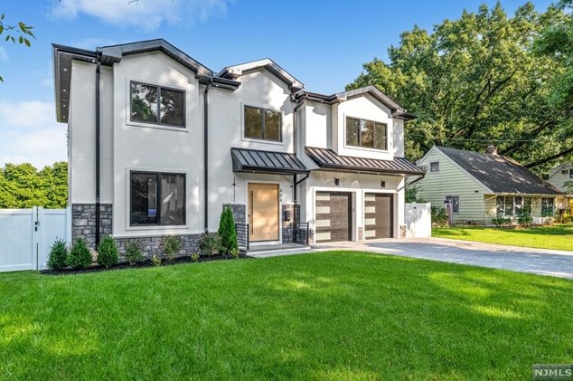 404 Willard Rd, Paramus, NJ 07652
