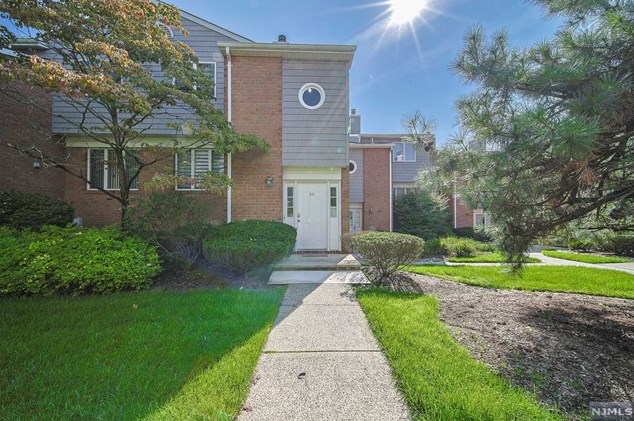 23 Sherwood Ct, River Edge, NJ 07661