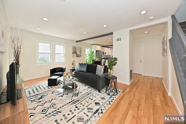 61 Ross Ave, Hackensack NJ  07601-4603 exterior