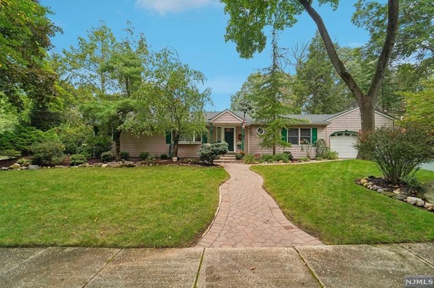 325 South Dr, Paramus, NJ 07652