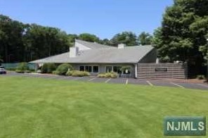 32 Erskine Ct, Mahwah NJ 07430-2014 exterior