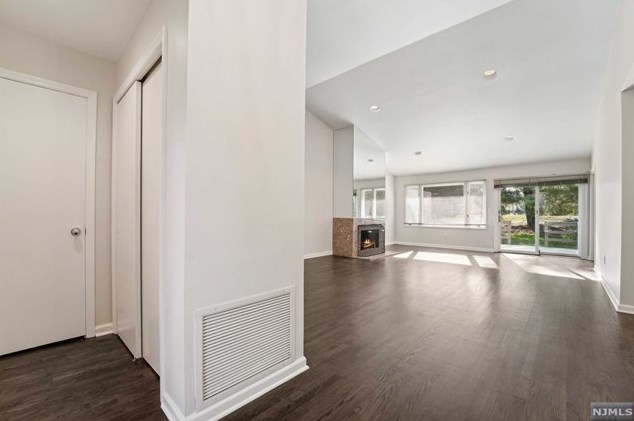 32 Erskine Ct, Mahwah NJ 07430-2014 exterior