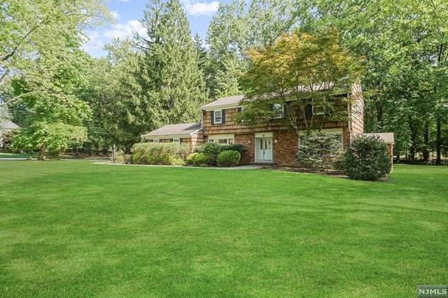 1 High Ridge Rd, Montvale, NJ 07645-1508