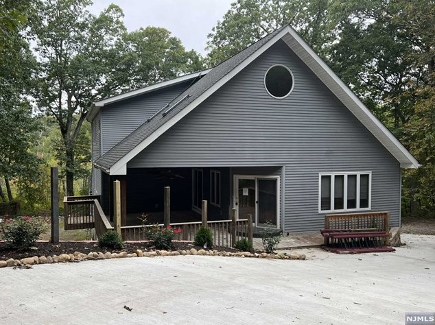 26 Mountain Glen Rd, Skyline Lakes, NJ 07456