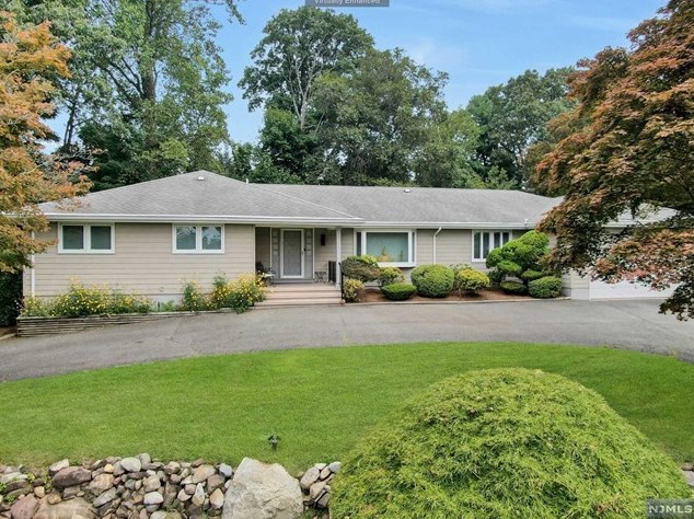 104 Alpine Ter, Hillsdale, NJ 07642-1028