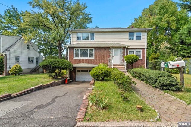 545 5th St, Palisades Park, NJ 07650