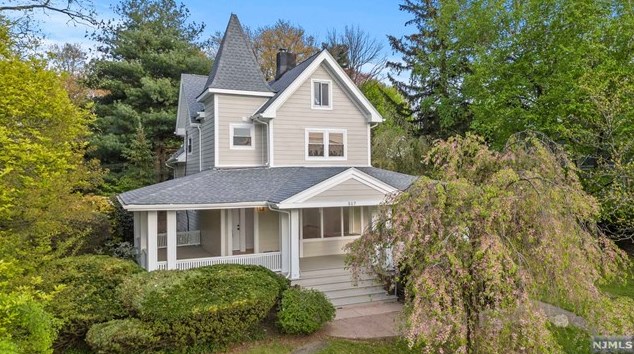 517 Grand Ave #2nd Floor, Leonia, NJ 07605