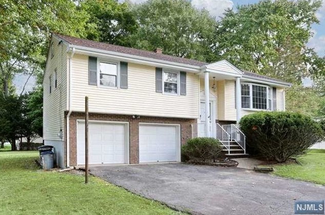 16 Rutgers Pl, Hillsdale, NJ 07642