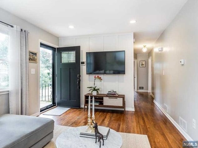 114 Midland Ave, Glen Ridge, NJ 07028-2045